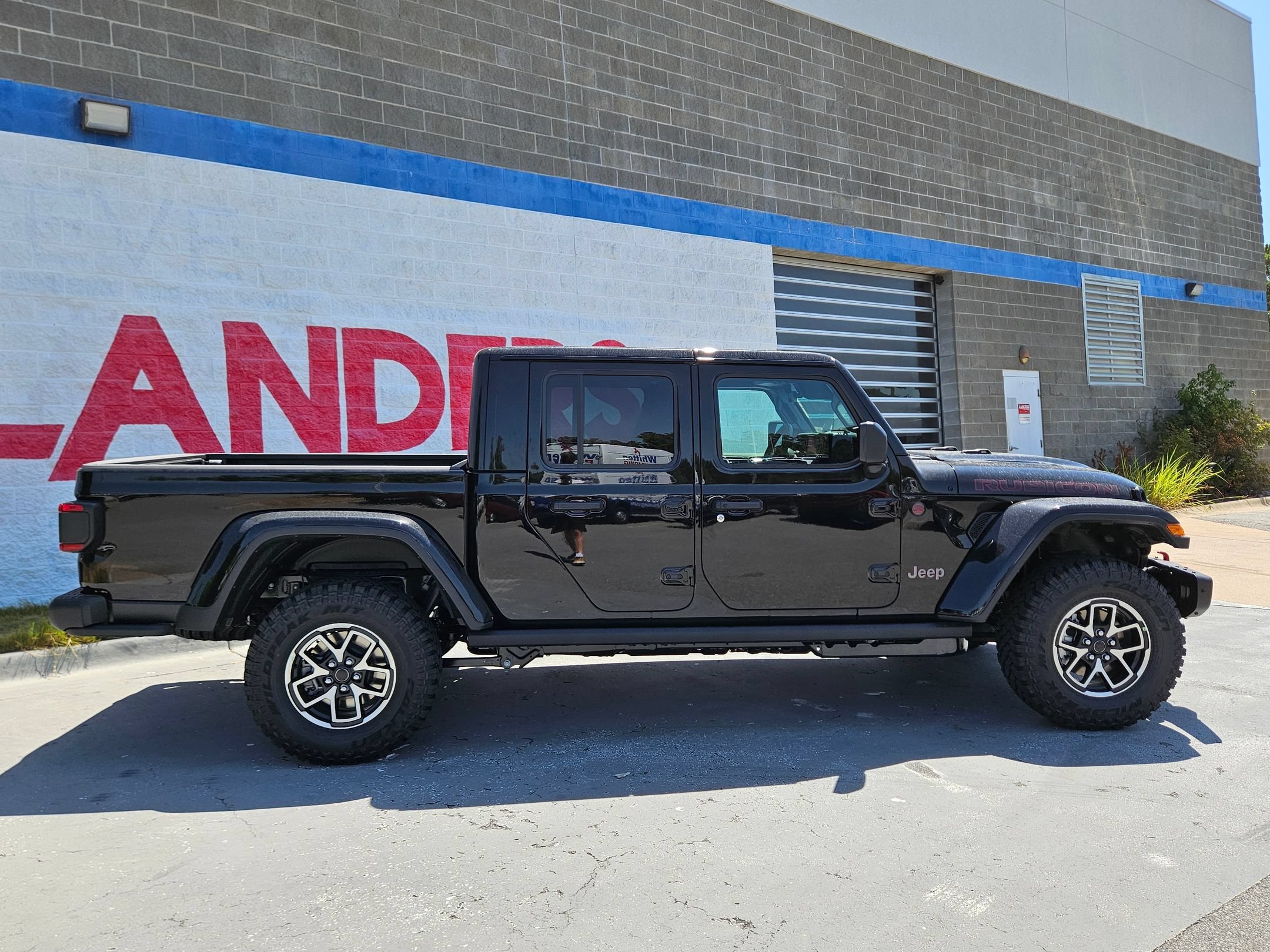 New 2026 Black Clear-Coat Exterior Paint Jeep Rubicon X image 8