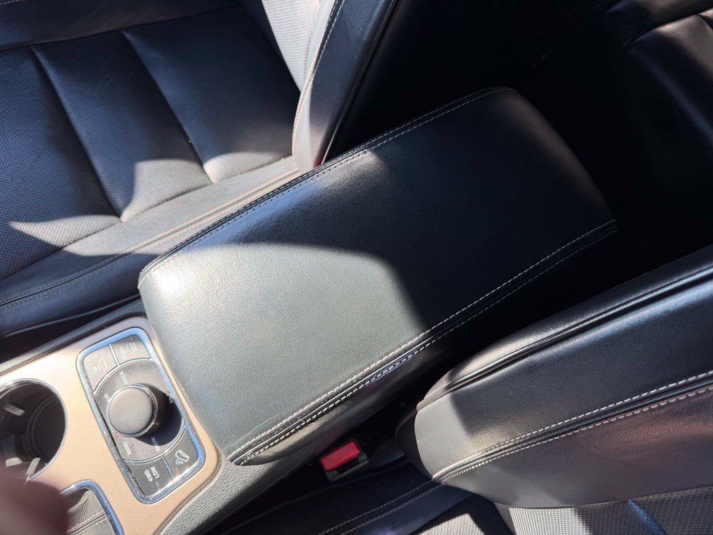 Used 2016 Brilliant Black Crystal Pearlcoat Jeep Overland image 26