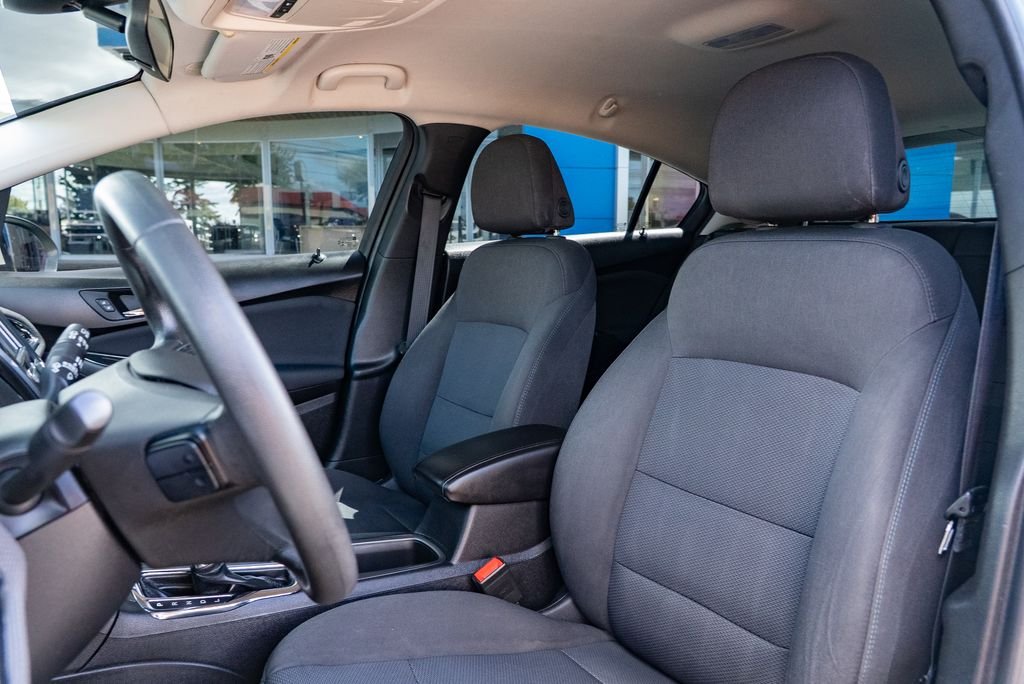 Used 2018 Summit White Chevrolet LT image 21