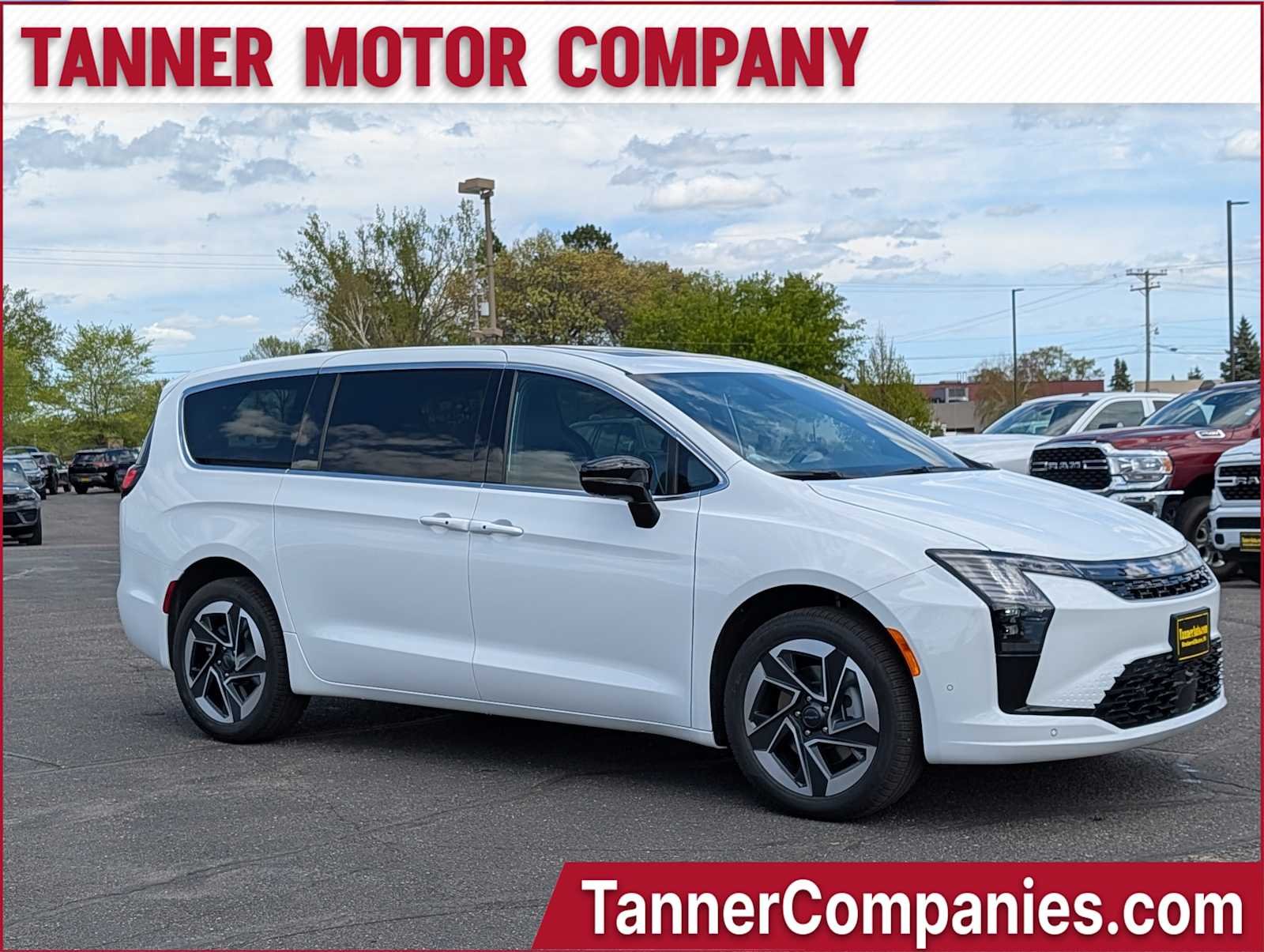 2027 Chrysler Pacifica Limited AWD's photo