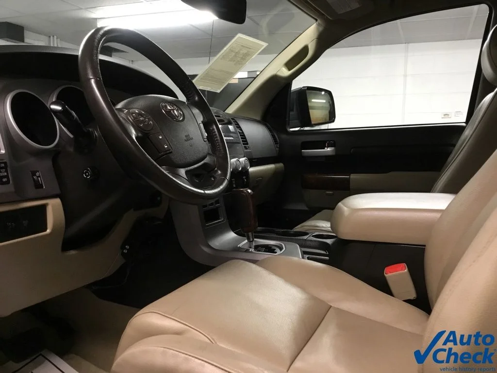 Used 2010 Blue Toyota Limited image 29