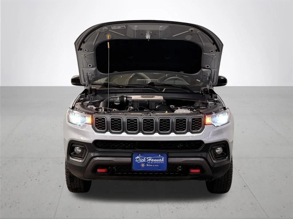 Used 2024 Silver Jeep Trailhawk image 5