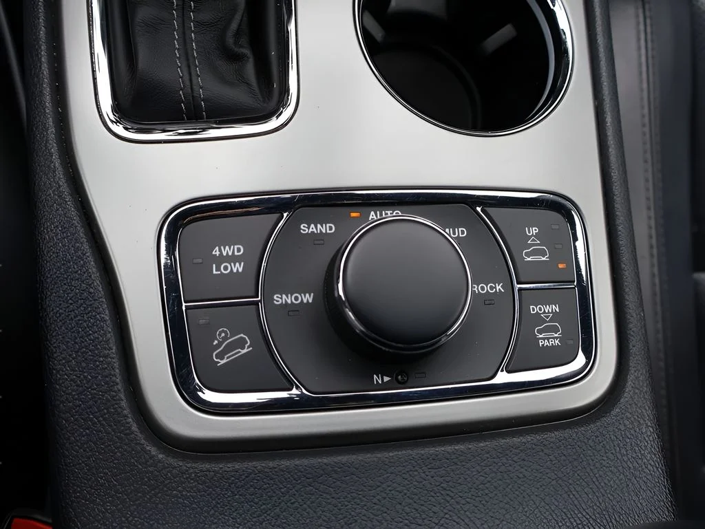Used 2020 Blue Jeep Overland image 25