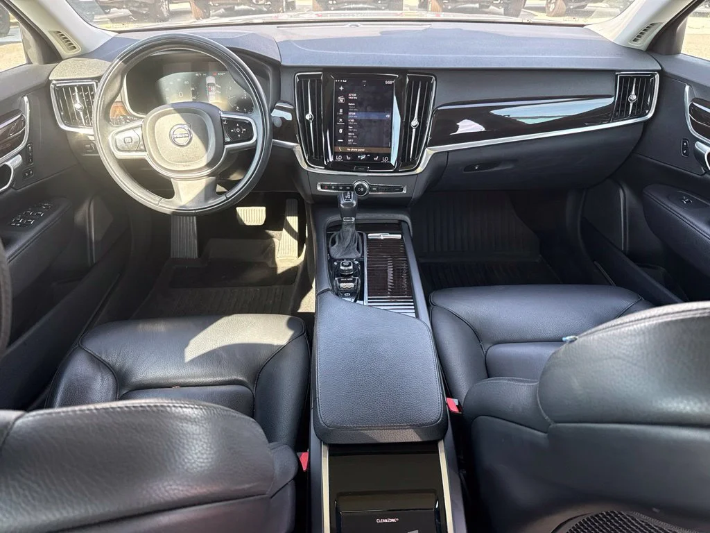 Used 2018 Bright Silver Metallic Volvo T6 Momentum image 11