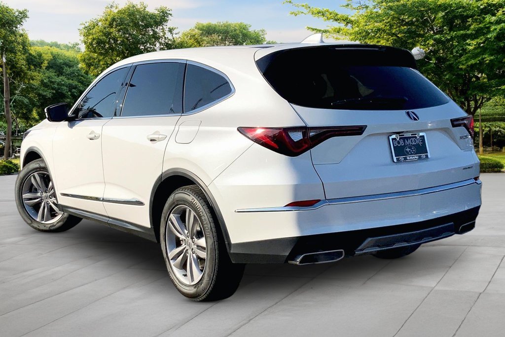 Used 2025  Acura Base image 4
