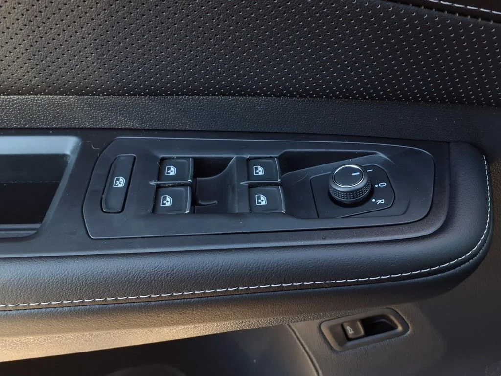 New 2026 Pure Gray Volkswagen 2.0T SE w/Technology image 8