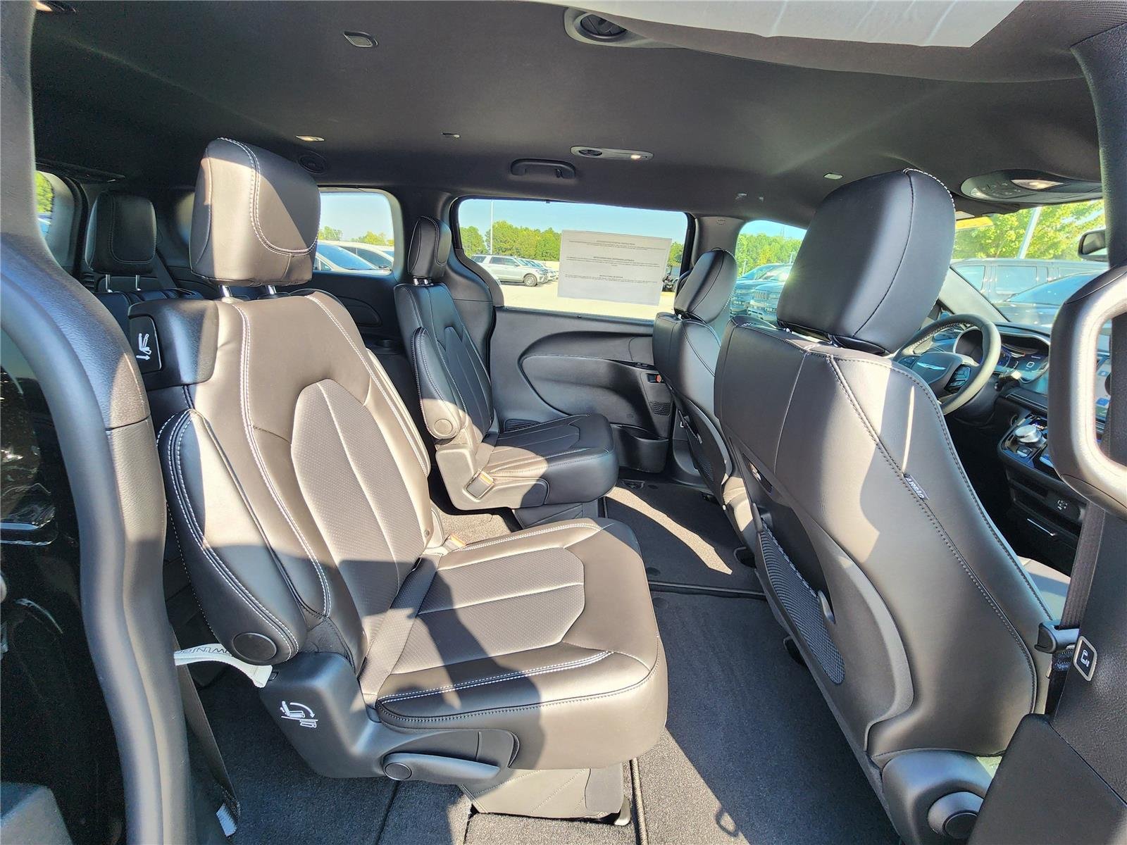 2026 Chrysler Pacifica Select - Photo 8