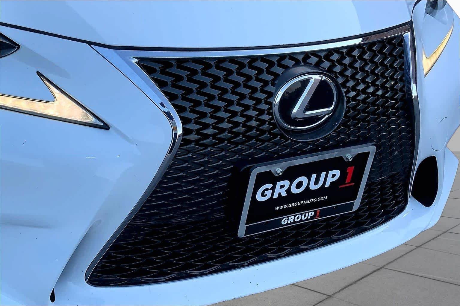Used 2014 Ultra White Lexus  image 29