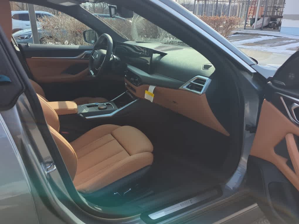 Used 2025 Skyscraper Grey Metallic BMW xDrive40 image 7