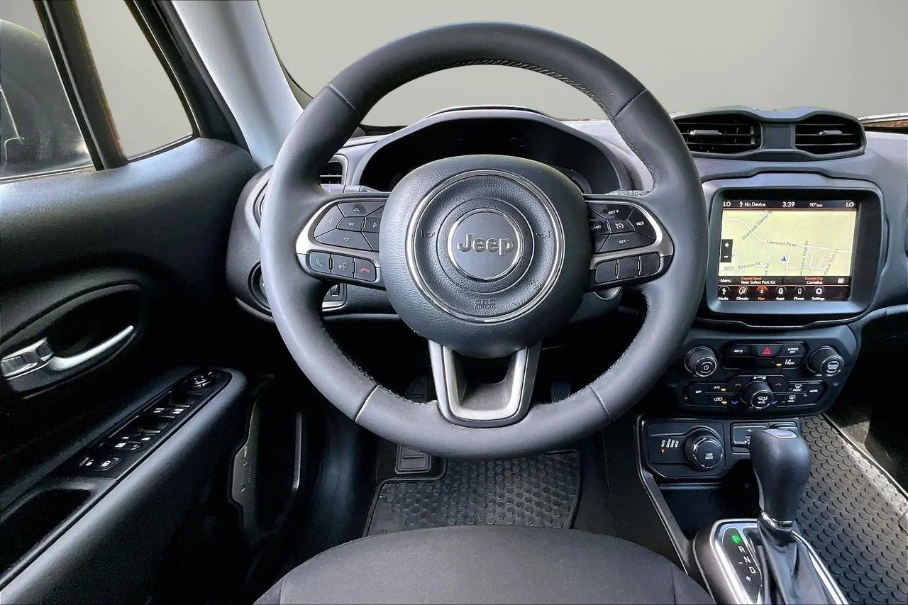 Used 2022 Black Jeep Latitude image 10