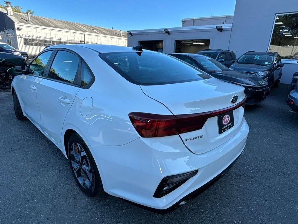Used 2021 White Kia LXS image 4
