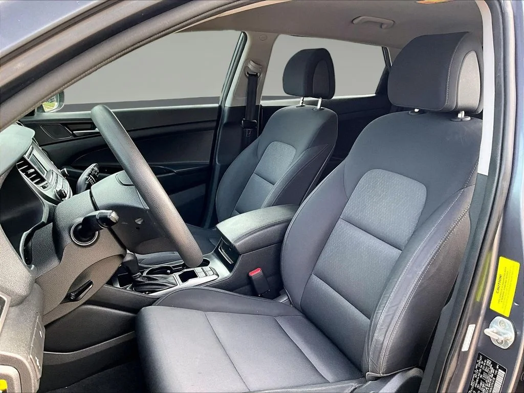 Used 2018 Gray Hyundai SE image 24
