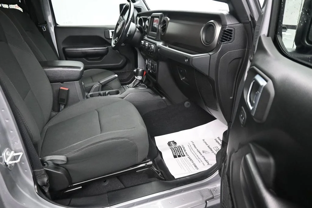 Used 2020 Silver Jeep Sport image 13