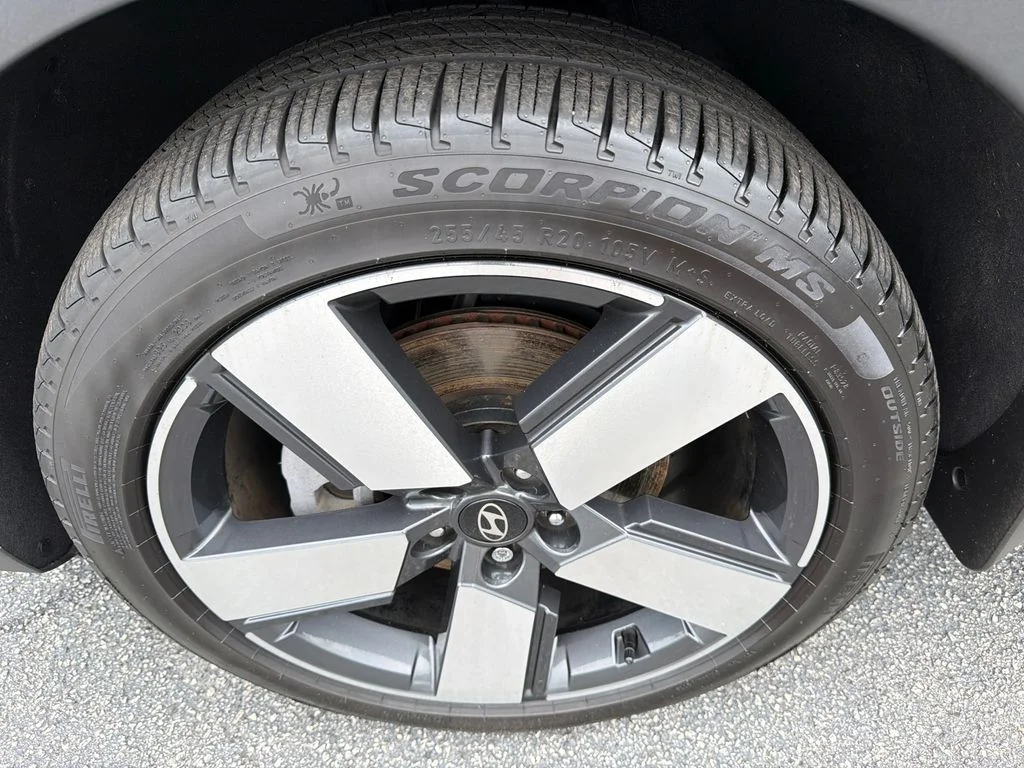 Used 2025 Black Hyundai Limited image 11
