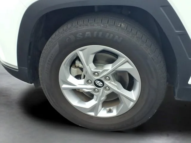 Used 2024  Hyundai SEL image 18