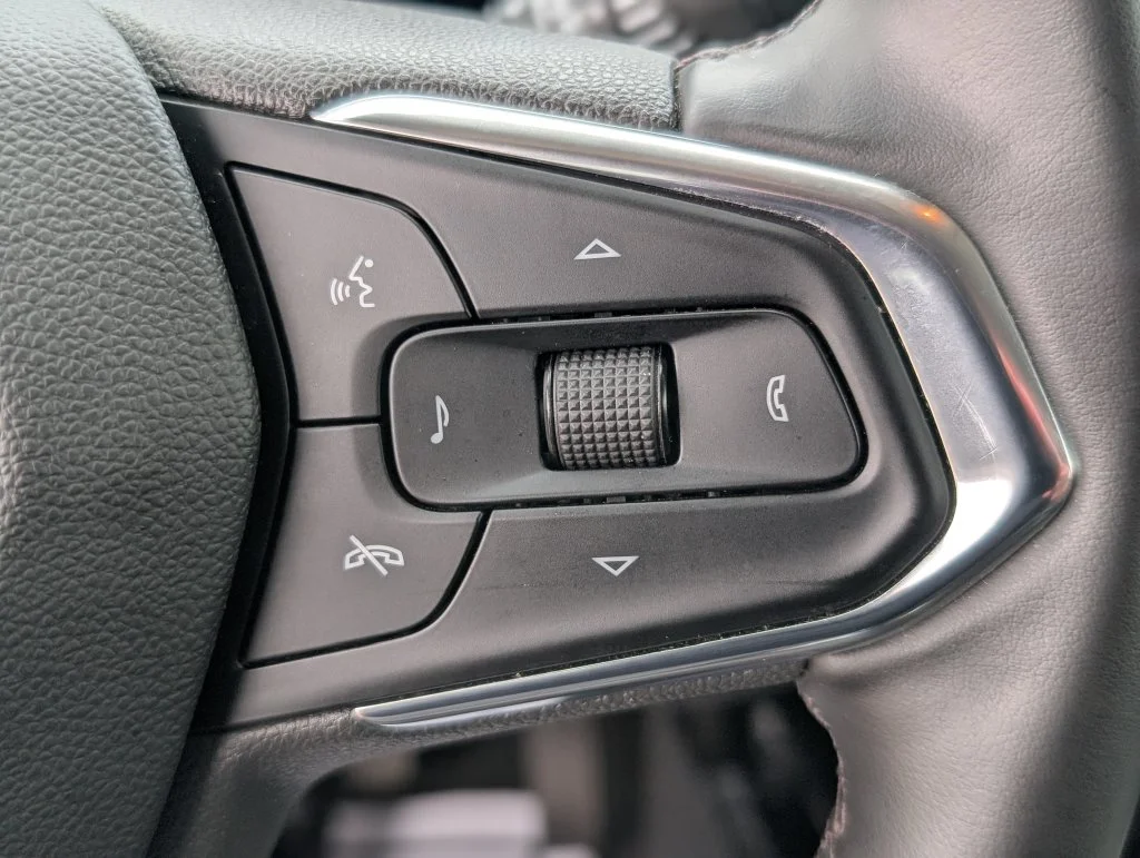 Used 2025 White Chevrolet LT image 20