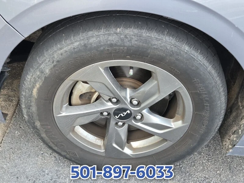 Used 2022 Silver KIA LXS image 9