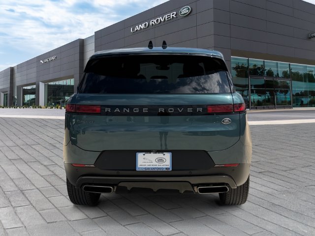 Used 2023 Giola Green Metallic Land Rover SE image 4