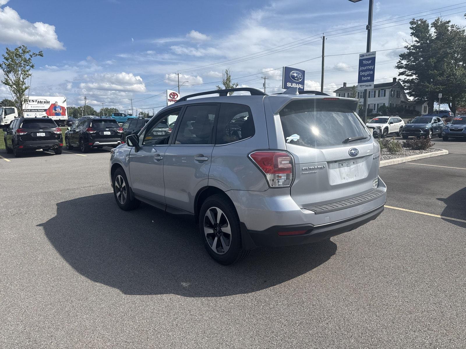 Used 2018 Ice Silver Metallic Subaru Limited image 5
