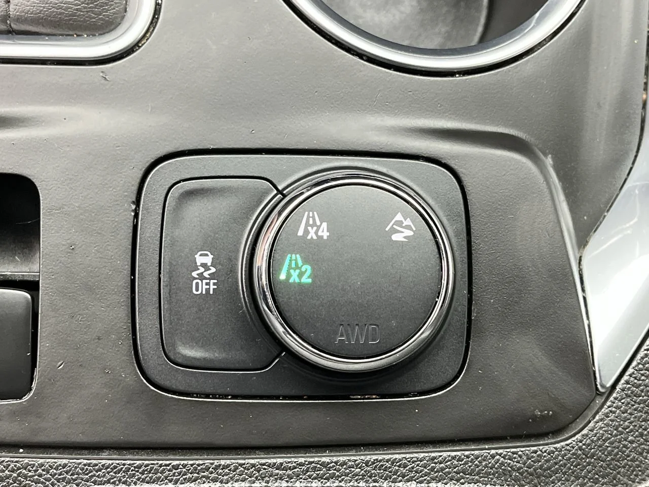 Used 2019 SUMMIT WHITE Chevrolet LT Cloth image 17