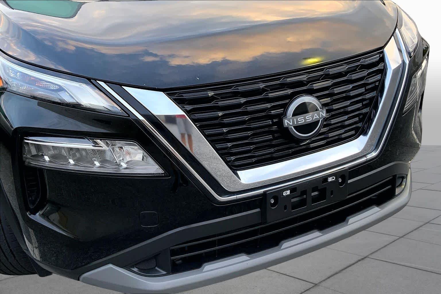 Used 2023 Super Black Nissan SV image 27