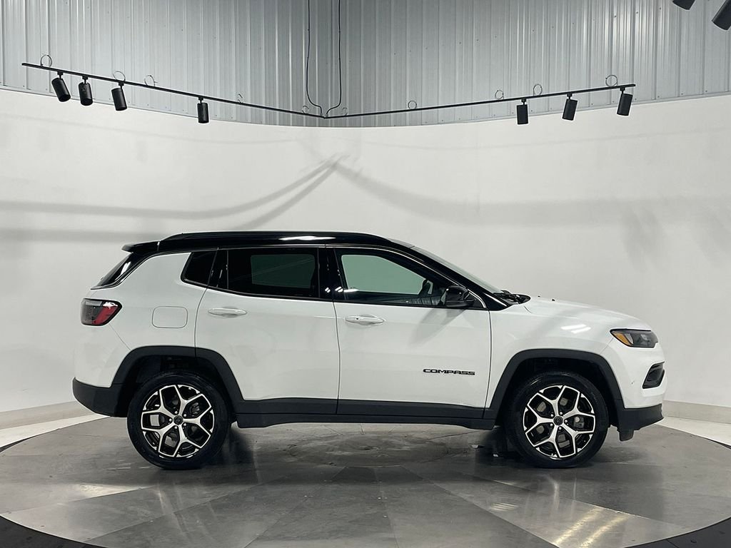 Used 2026 White/off-white Jeep Limited image 10