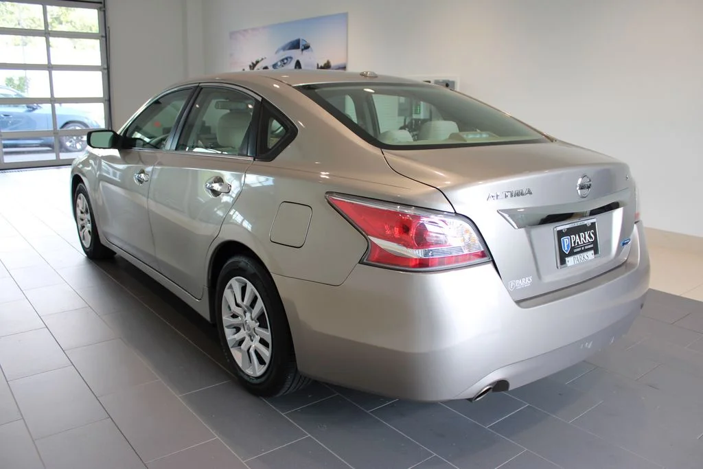 Used 2014 Saharan Stone Nissan 2.5 S image 32