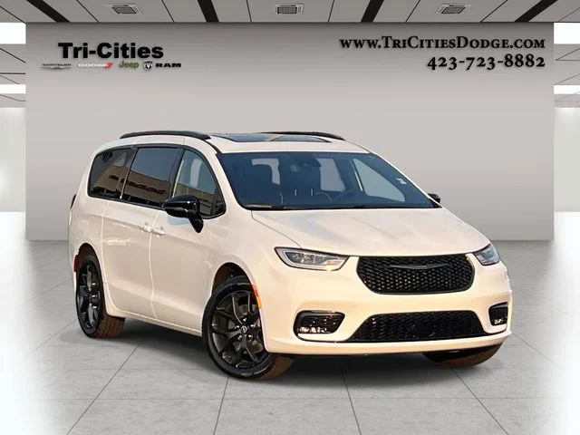 2026 Chrysler Pacifica Limited AWD's photo
