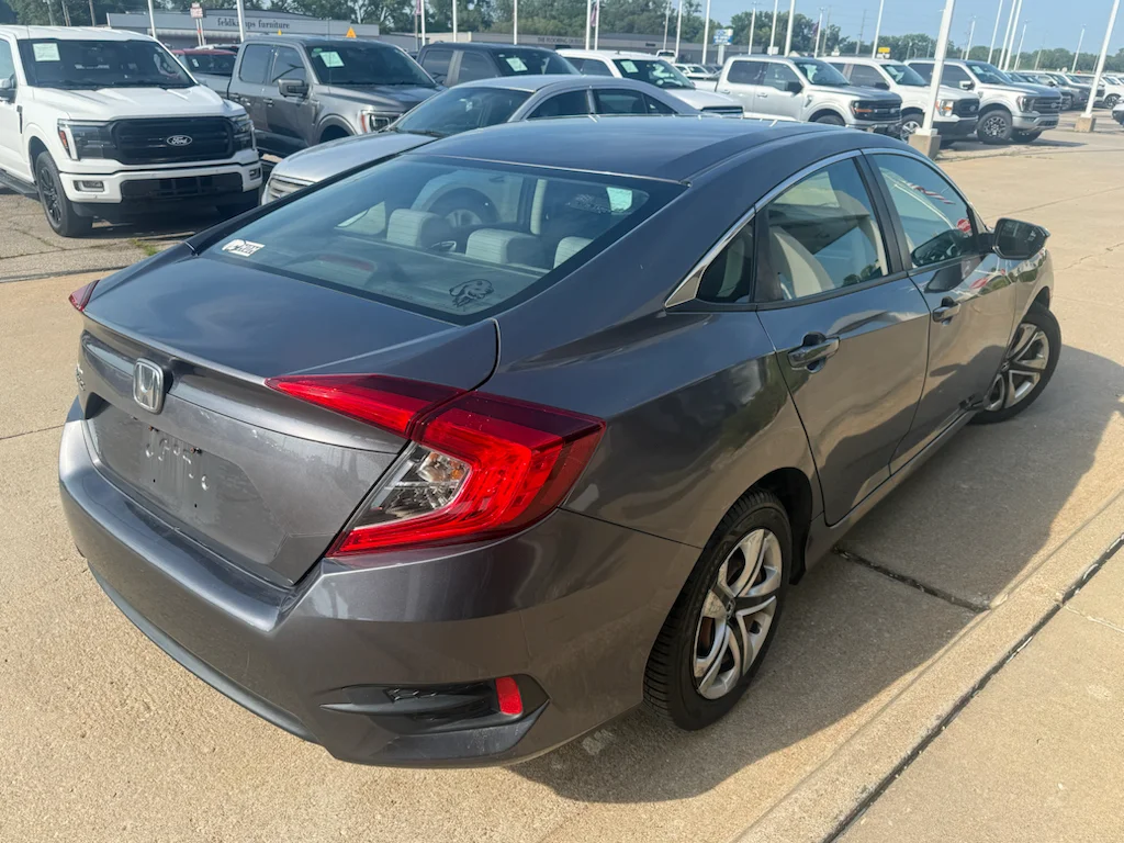 Used 2016  Honda LX image 5
