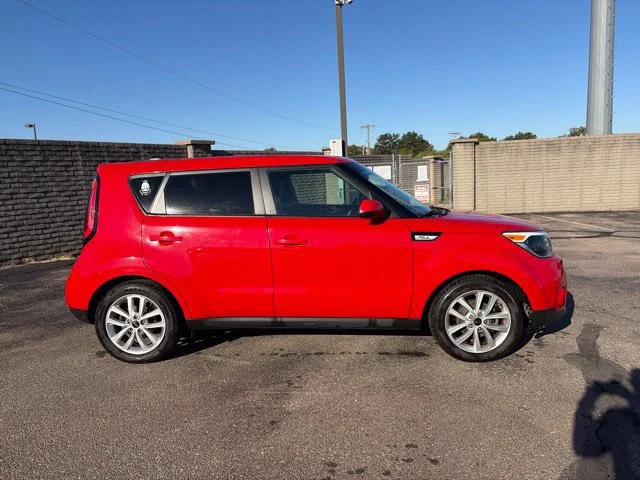 Used 2017 Inferno Red Kia + image 8
