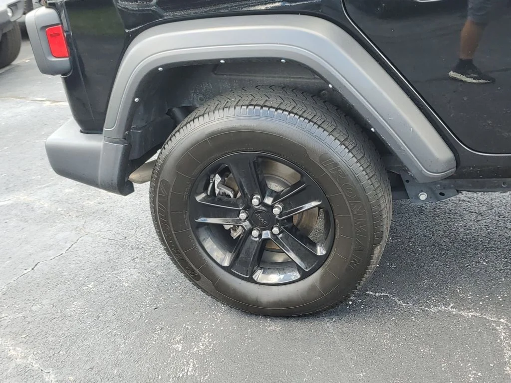 Used 2021 Black Jeep Unlimited Sport Altitude image 5