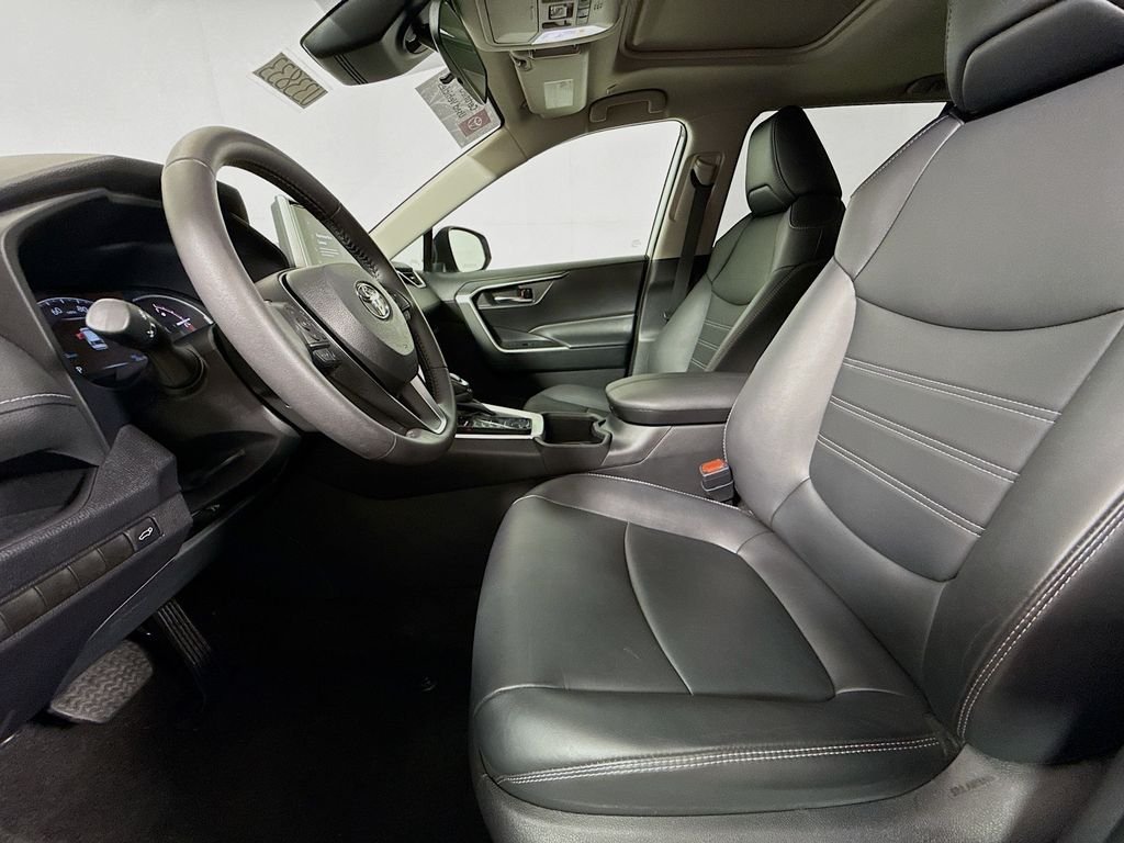 Used 2024 Silver Sky Metallic Toyota XLE Premium image 20