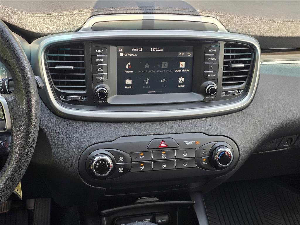 Used 2019 Black Kia L image 16