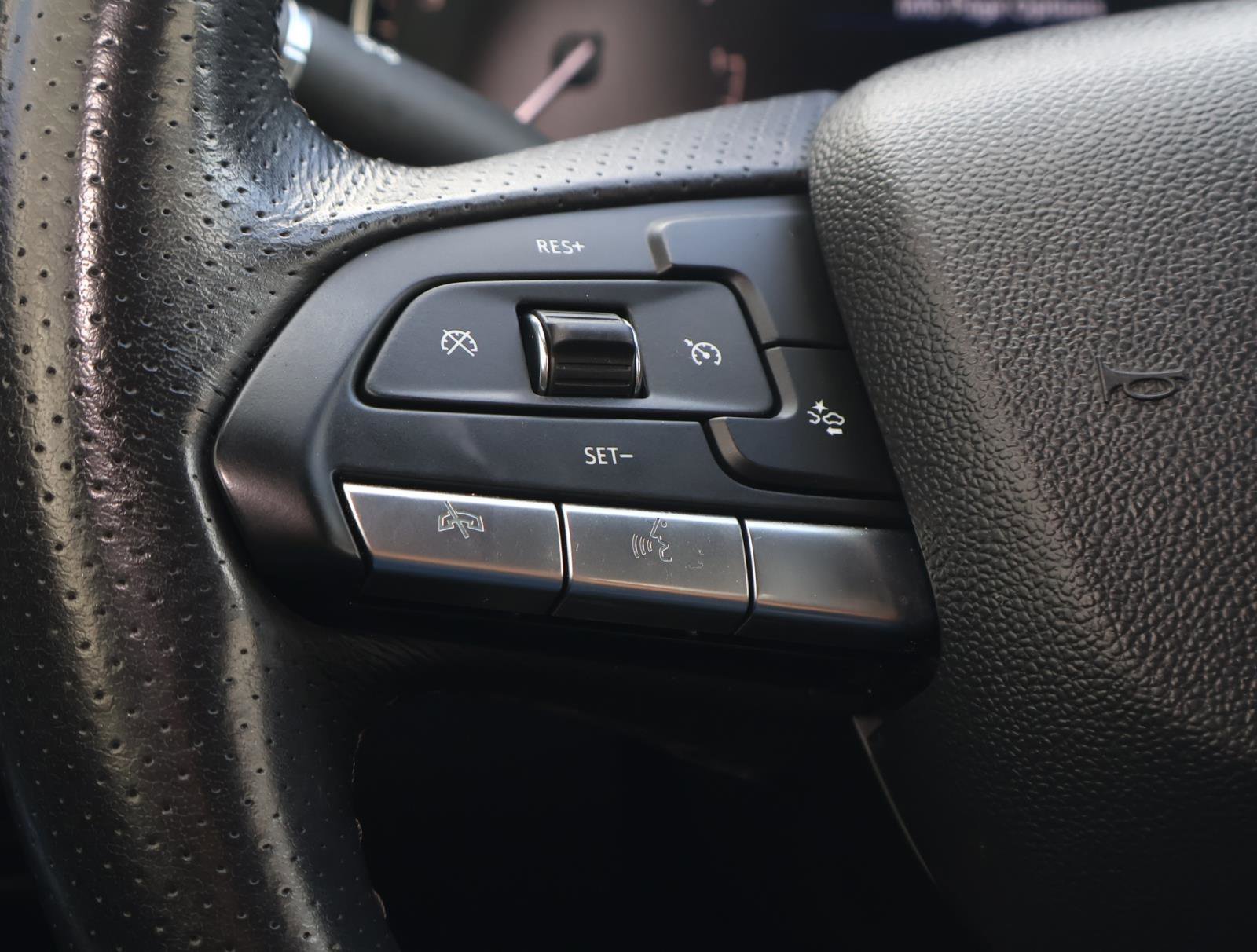 Used 2023 Crystal White Tricoat Cadillac Sport image 27