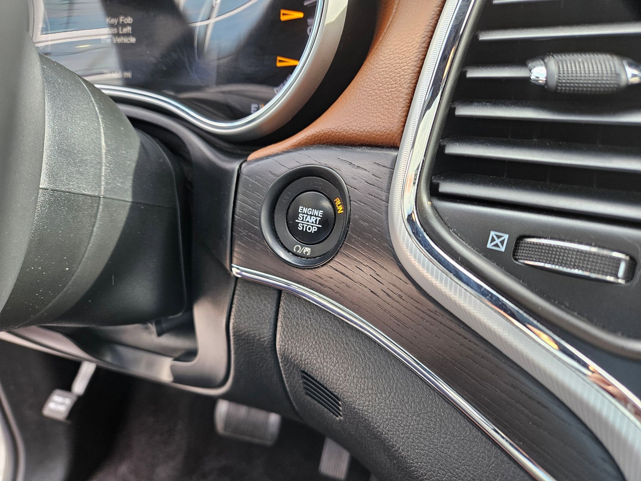 Used 2018 Ivory 3-Coat Jeep Summit image 20