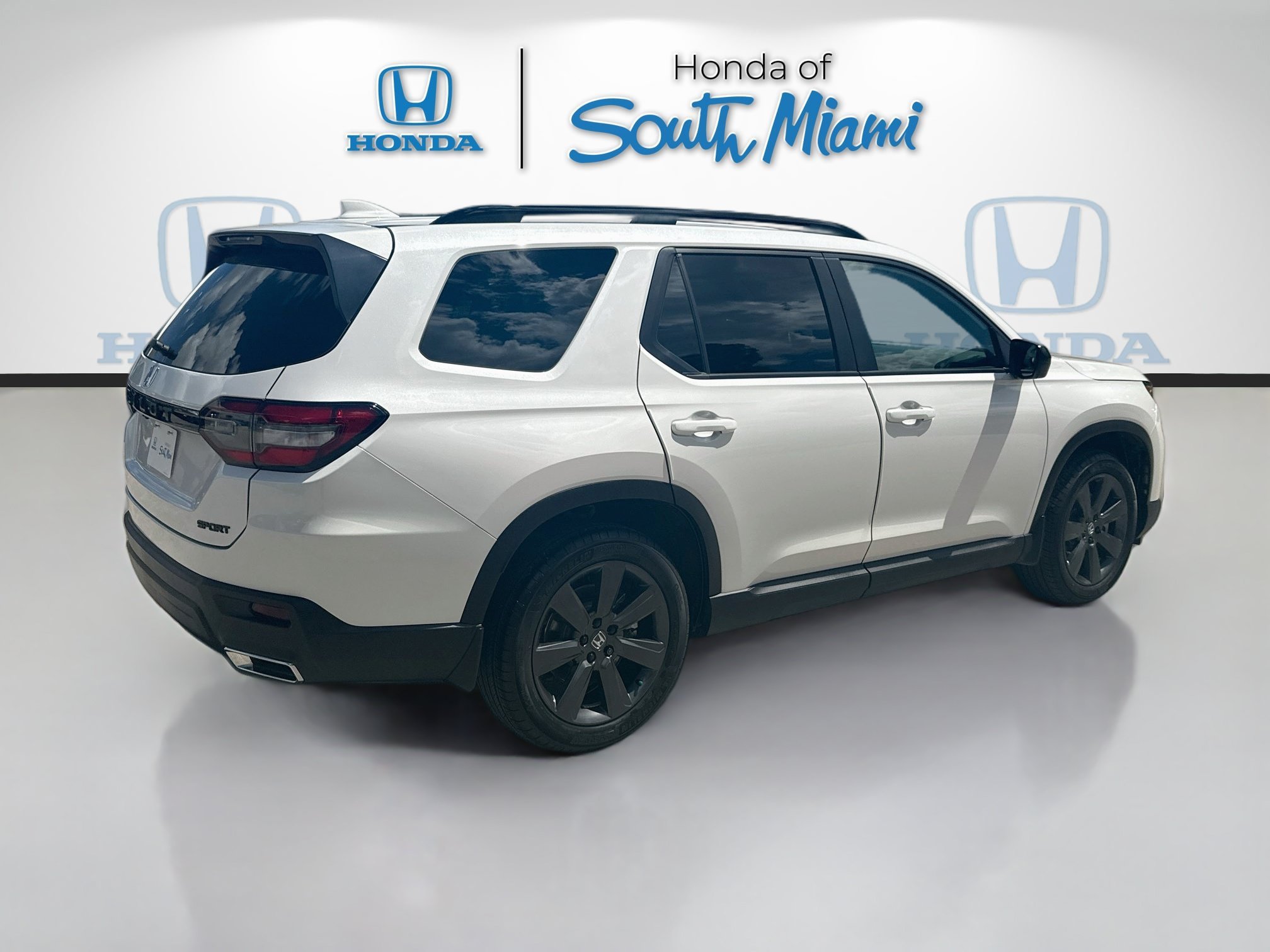 Used 2025  Honda Sport image 7