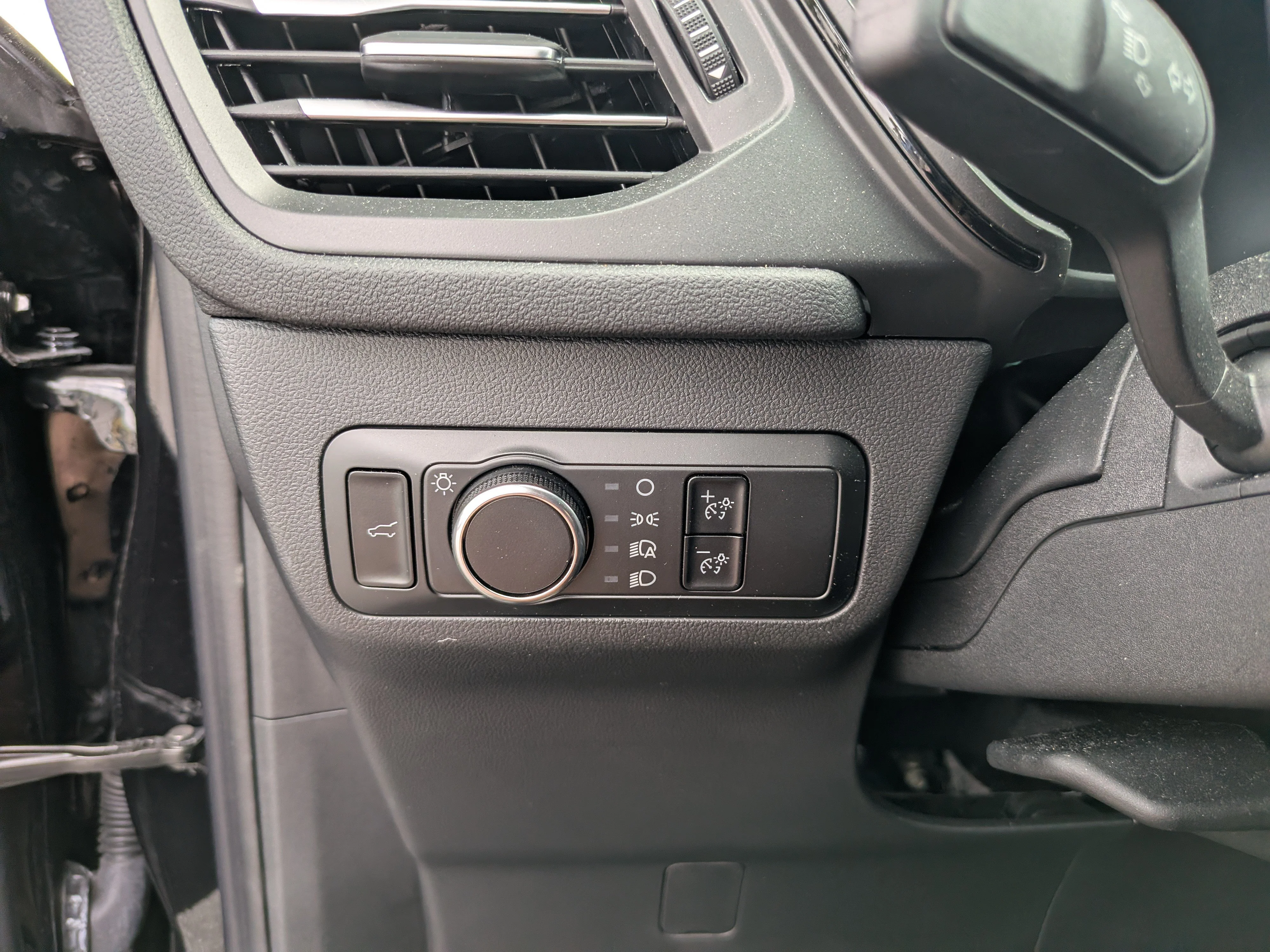 Used 2024 Agate Black Metallic Ford ST-Line image 25