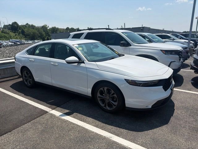 Used 2024 White Honda EX image 1