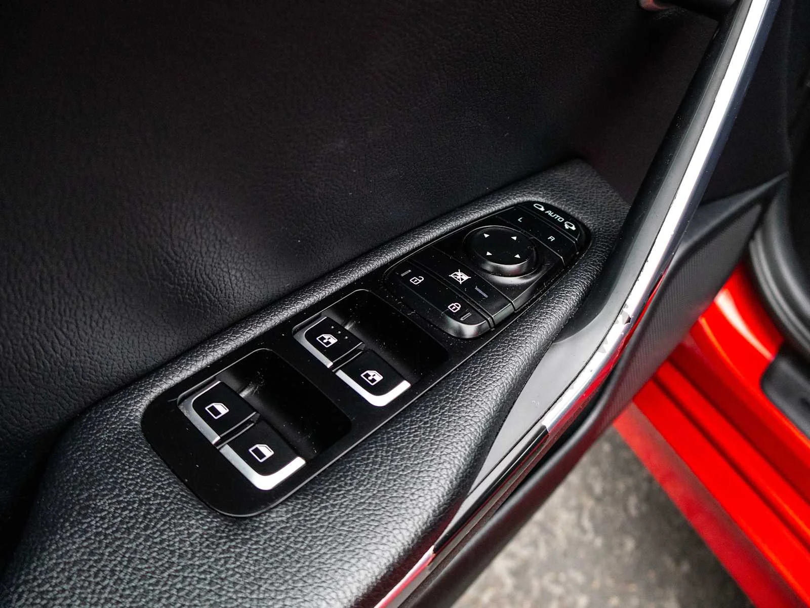 Used 2019 Red Kia Base image 17