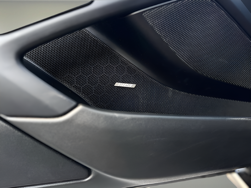 Used 2017  Porsche Base image 17