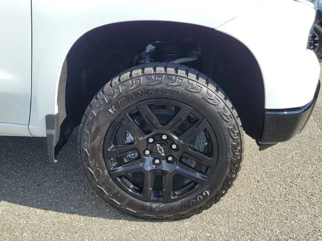 New 2026 Summit White Chevrolet LT Trail Boss image 5