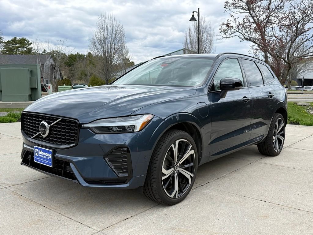 2023 Volvo XC60 T8 Plus Dark Theme AWD's photo