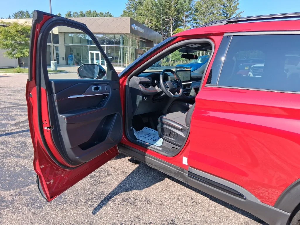 Used 2025 Rapid Red Metallic Tinted Clearcoat Ford ST-Line image 13