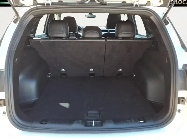Used 2024  Jeep Latitude image 26
