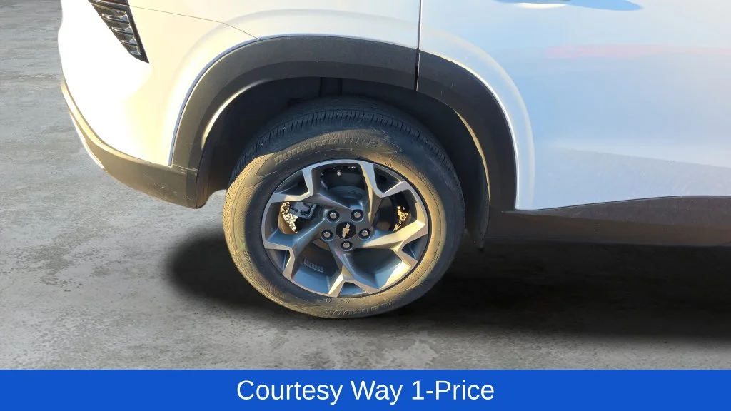Used 2025 White Chevrolet LT image 12