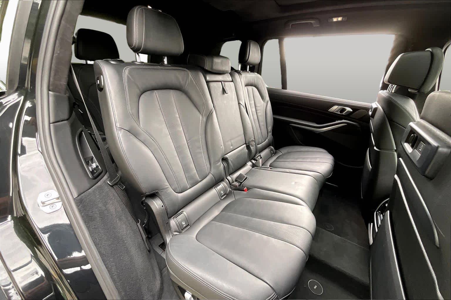 Used 2022 Black Sapphire Metallic BMW M50i image 19
