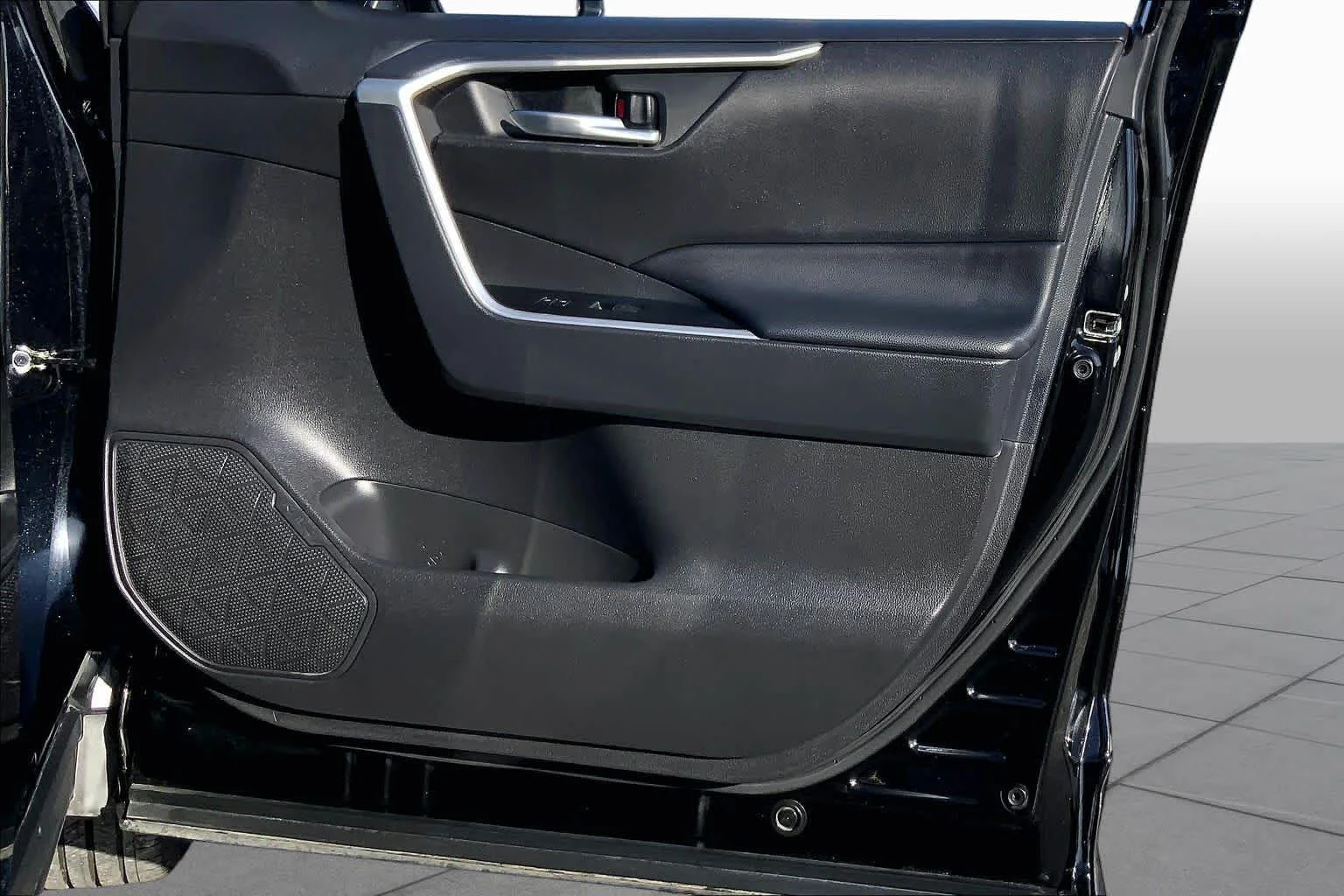 Used 2025 Midnight Black Metallic Toyota XLE image 22