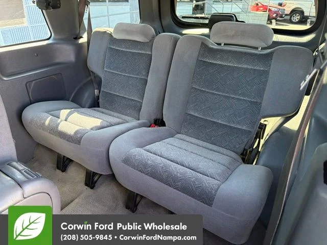 Used 2002 Red Ford Base image 26
