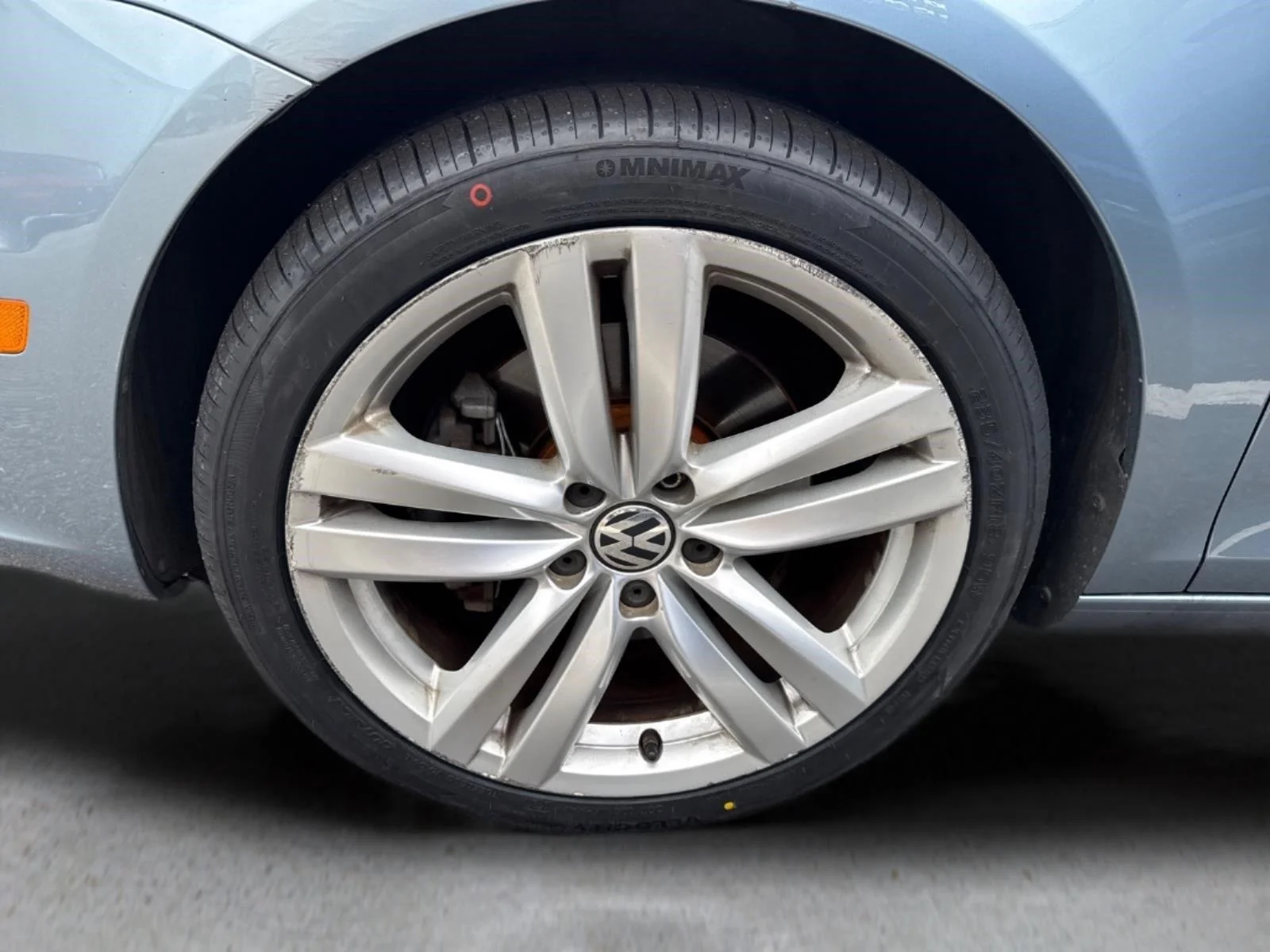 Used 2012 Horizon Blue Metallic Volkswagen Executive image 3