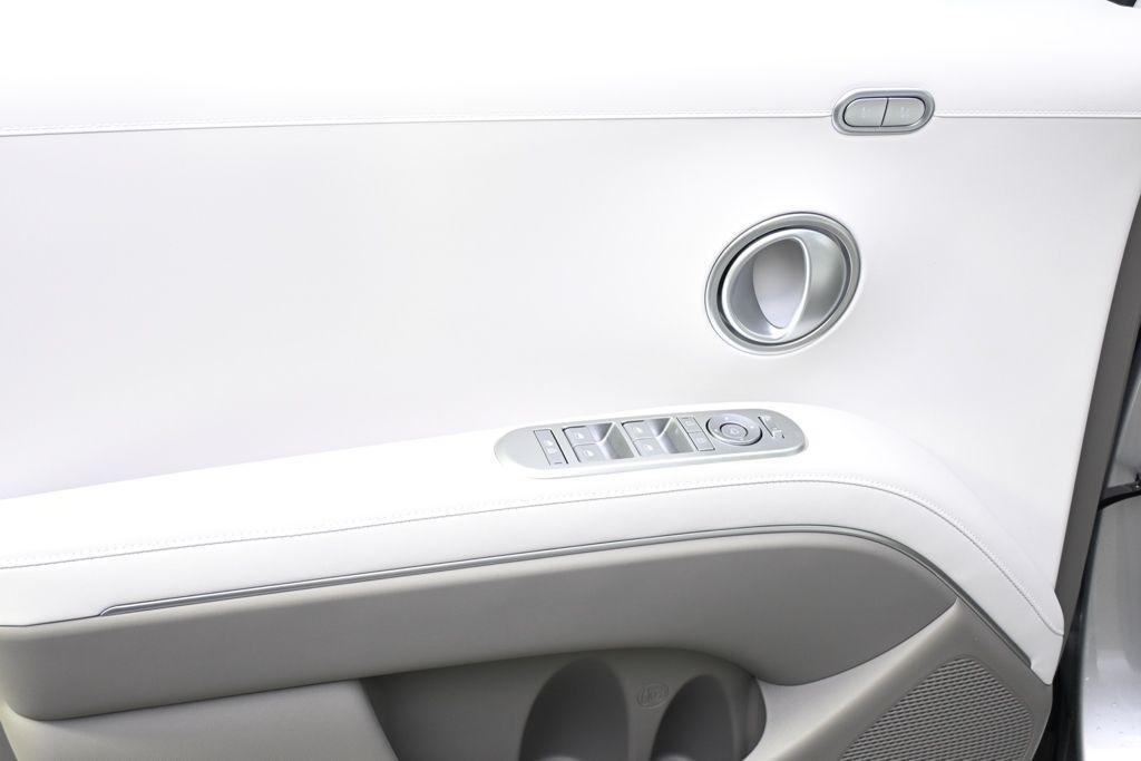 New 2026 Silver Metallic Hyundai SEL Premium AWD image 23